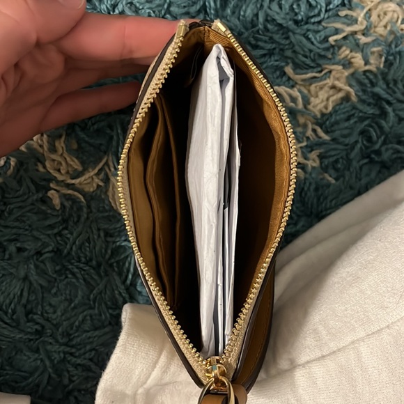 BRAND NEW coach wristlet - Picture 2 of 3